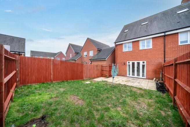 Blackthorn Road, Andover, SP11 photo 2