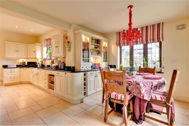 KITCHEN BREAKFAST ROOM