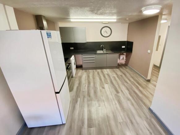 1 bed Apartment to rent Image 4