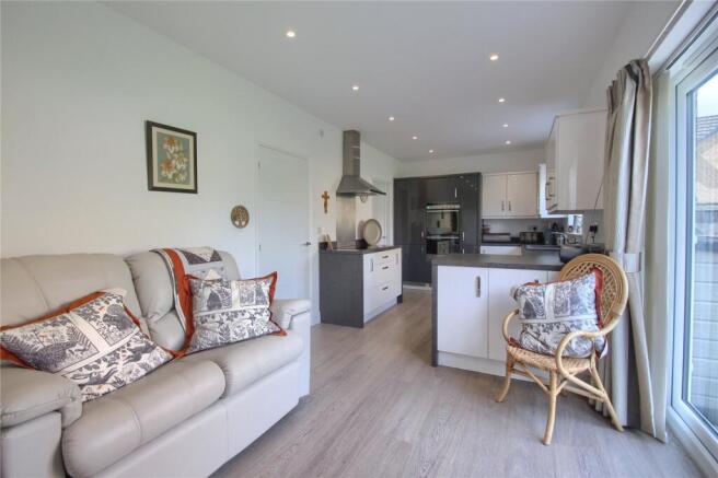 5 bed Detached for sale Image 9