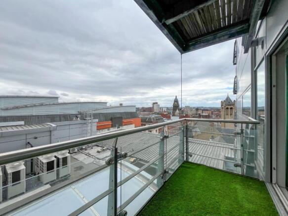 2 bed Flat to rent Image 11