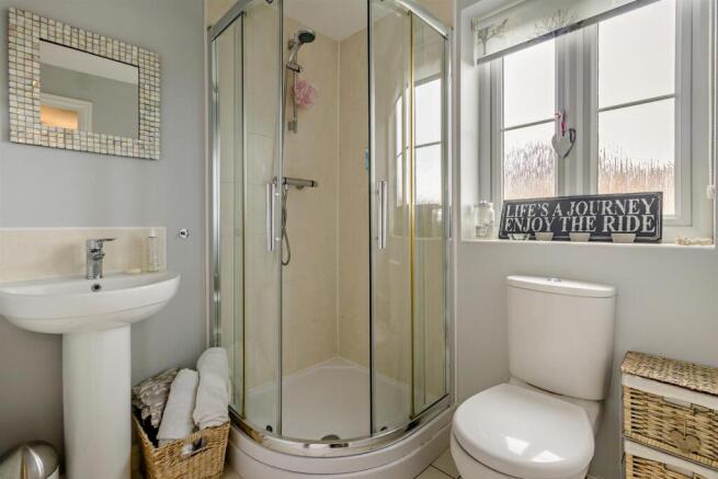 4 bed House for sale Image 12