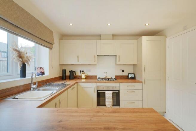 4 bed Detached for sale Image 9