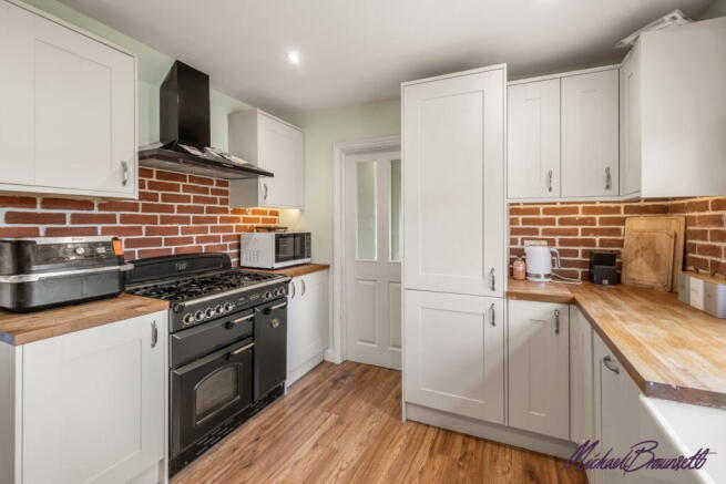 4 bed Detached for sale Image 6