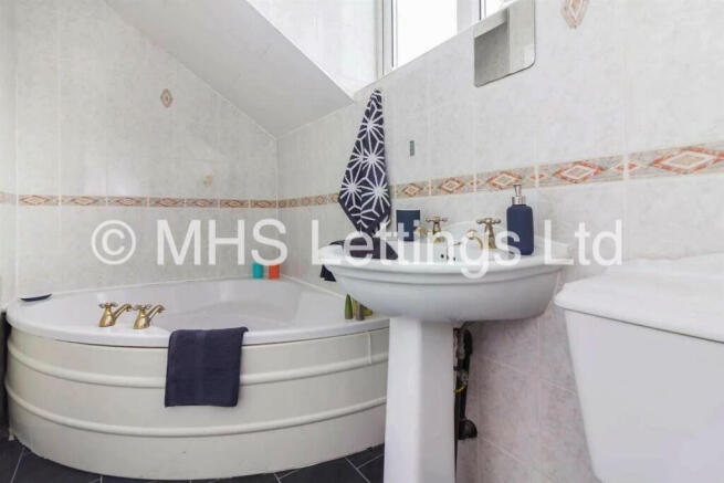 4 bed Terraced to rent Image 8