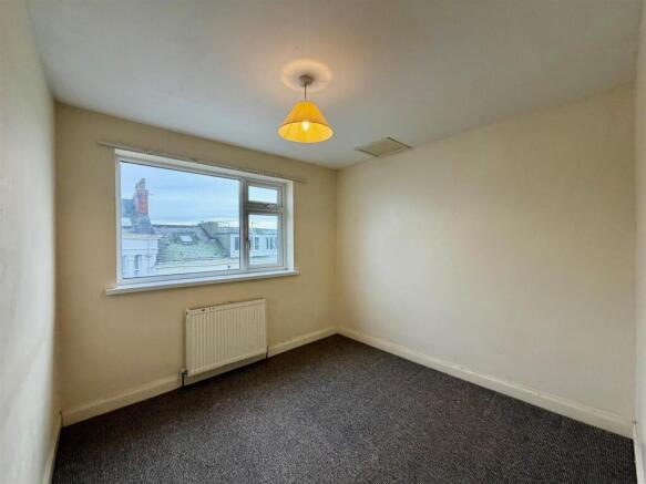 2 bed Flat to rent Image 4