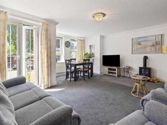 2 seacroft appartments-002.JPG