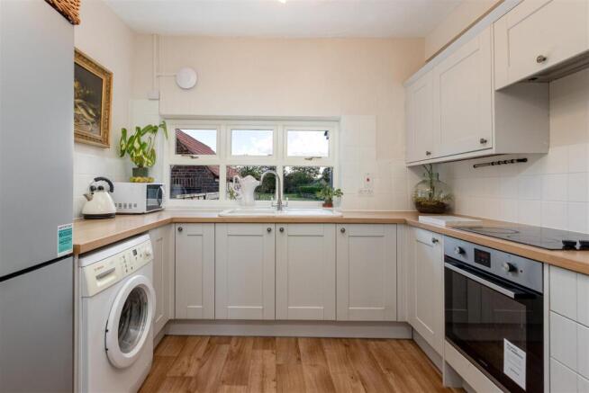 2 bed Semi-Detached for sale Image 5