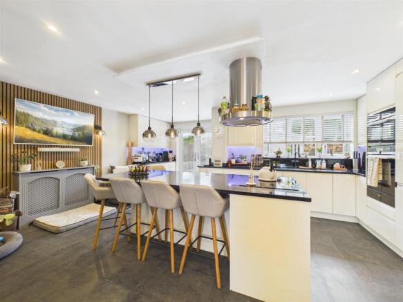 Kitchen Breakfast Bar