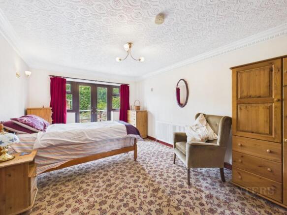 5 bed Detached Bungalow for sale Image 11
