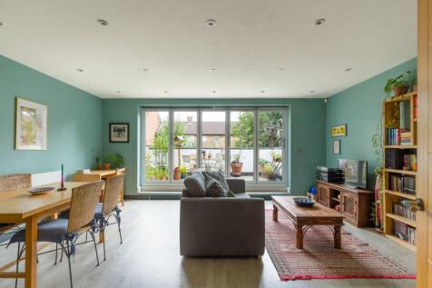 Avenue Road, London, N15
