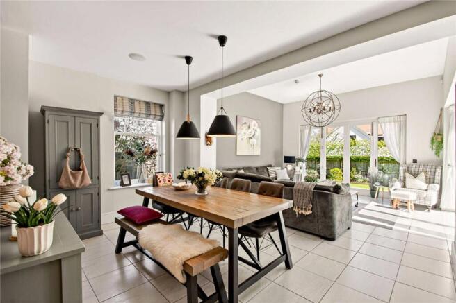 5 bed Detached for sale Image 5