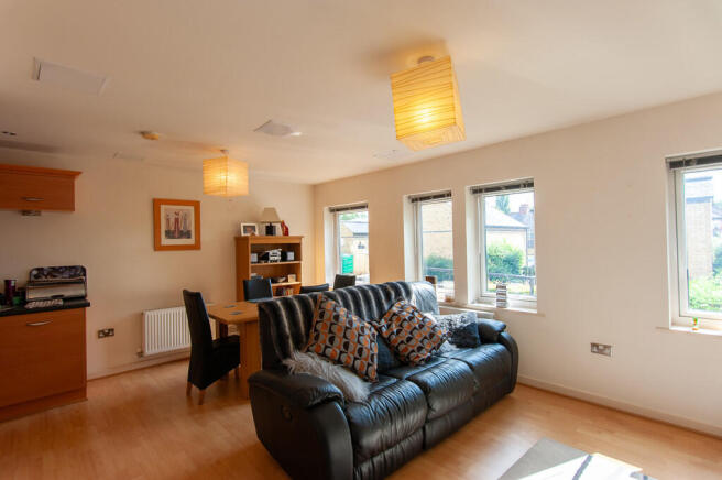 1 bed Apartment to rent Image 5