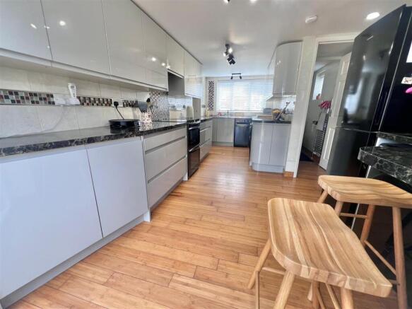 ....kitchen.jpg