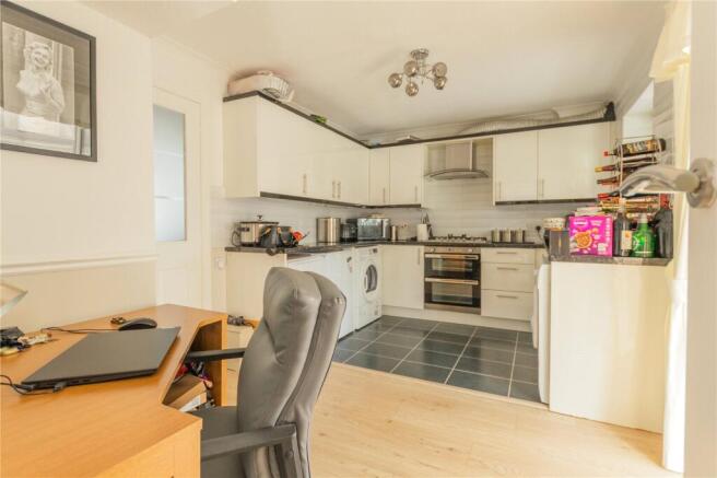 3 bed House for sale Image 5