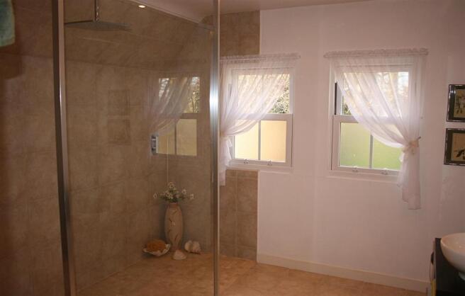 ensuite.JPG