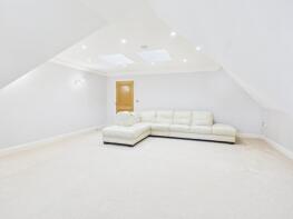 6, 103 Grosvenor Court, Packhorse Road, Gerrards Cross SL9 8FE