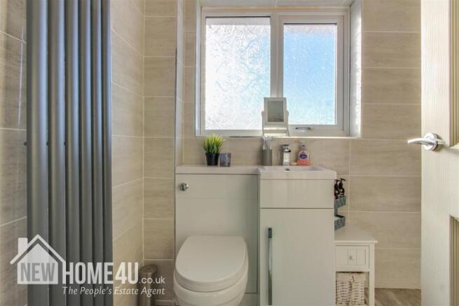FAMILY BATHROOM:
