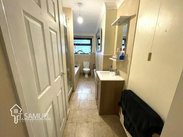 Bathroom 1.JPG