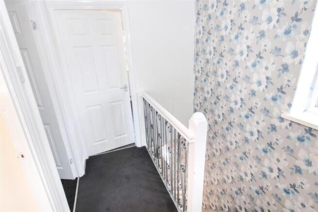 FIRST FLOOR LANDING