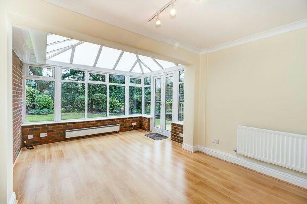 GARDEN ROOM/DINING R