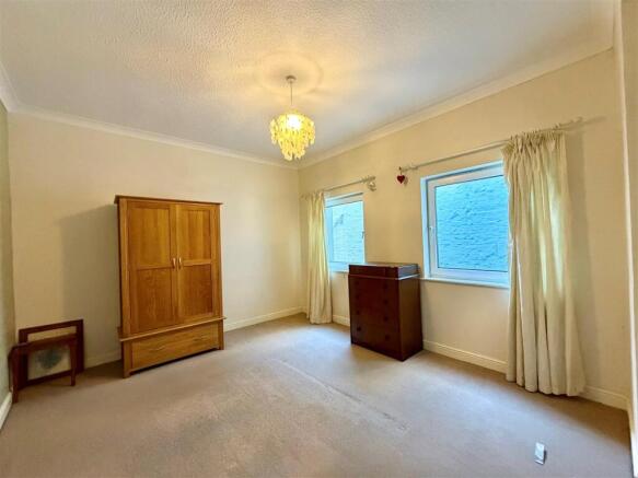 1 bed Ground Flat for sale Image 5