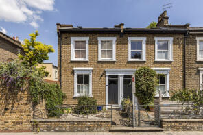 1a Wallace House, Choumert Grove, London SE15 4RB