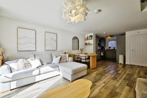 Sandpit Close, Collingtree, NORTHAMPTON