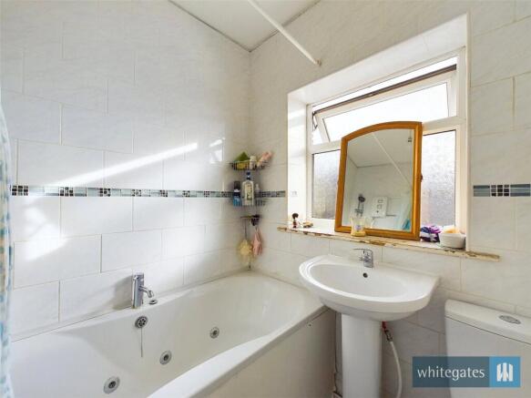 5 bed Semi-Detached for sale Image 12