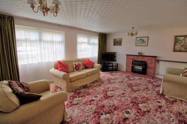 LIVING ROOM (R)