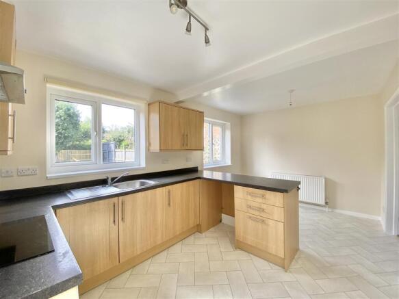 3 bed Detached for sale Image 4
