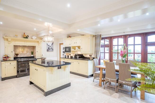 Kitchen breakfast room