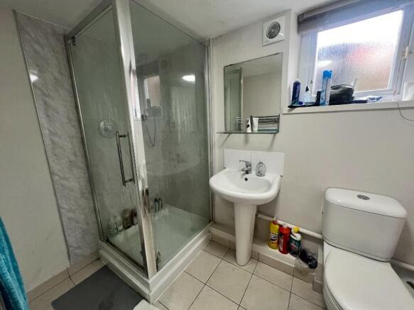 4 bed Terraced to rent Image 5
