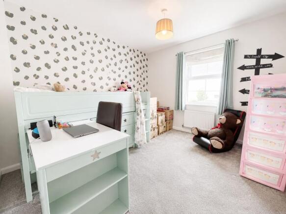 3 bed Detached to rent Image 9