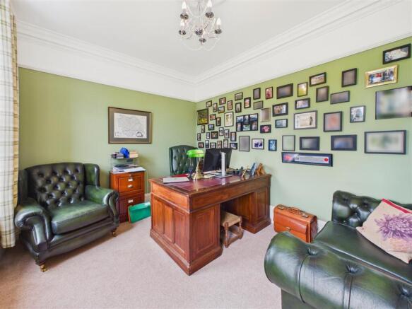 7 bed Detached for sale Image 10