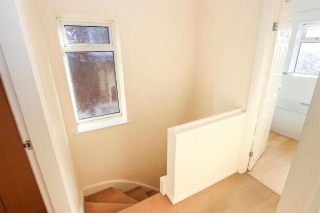 FIRST FLOOR LANDING