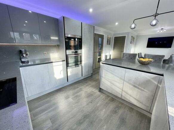 kitchen diner2.jpg