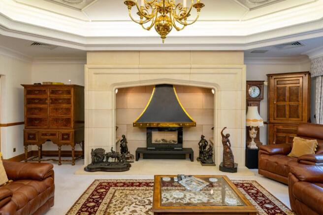 8 bed Detached for sale Image 7