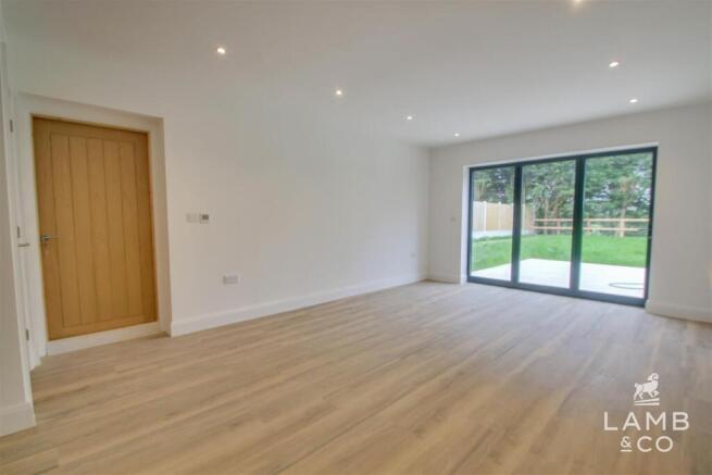 KITCHEN/FAMILY ROOM