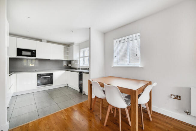 1369905-3-68f22e9...