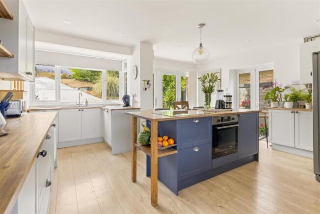 Kitchen 1.jpg