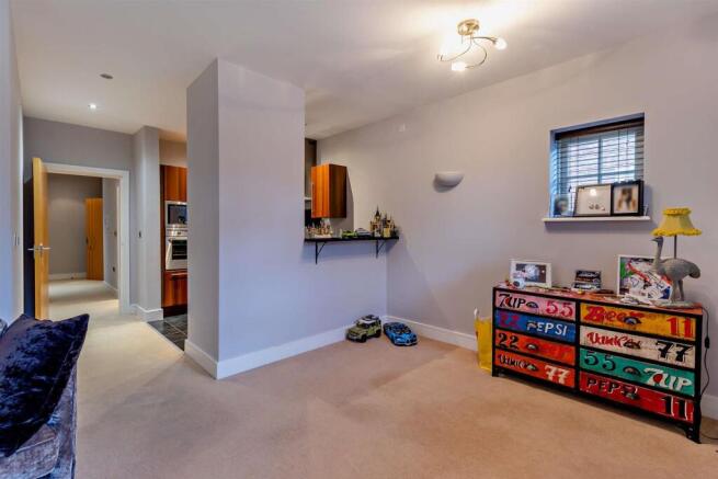 2 bed Apartment for sale Image 9