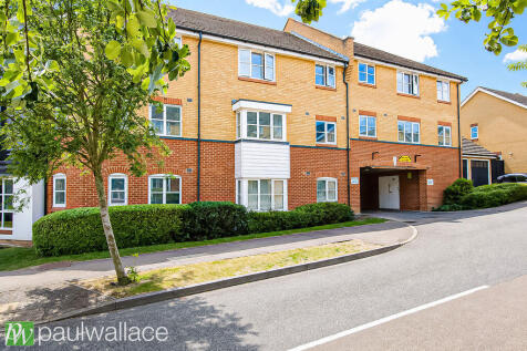 Plomer Avenue, Hoddesdon | Spacious Top Floor Apartment with En Suite & Allocated Parking