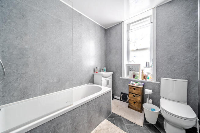 6 bed Semi-Detached for sale Image 9