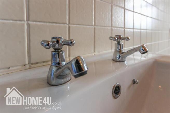 FAMILY BATHROOM: