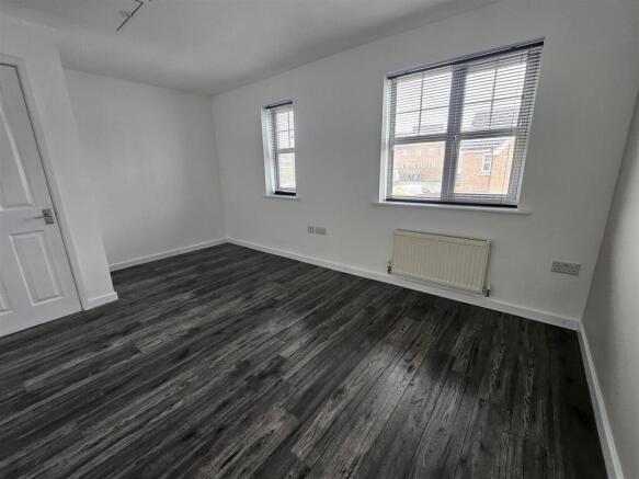 3 bed Semi-Detached to rent Image 9