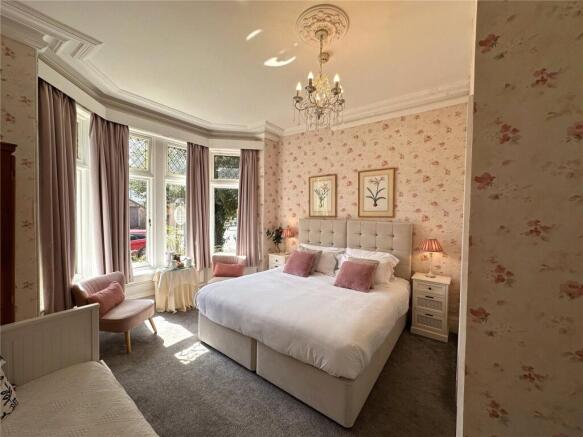 10 bed Semi-Detached for sale Image 10