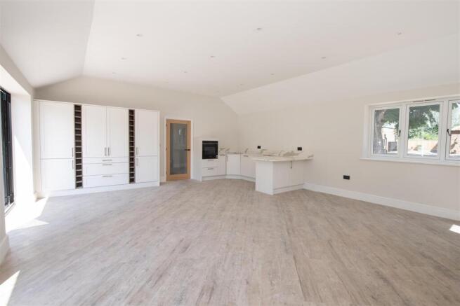 4 bed Detached Bungalow for sale Image 12