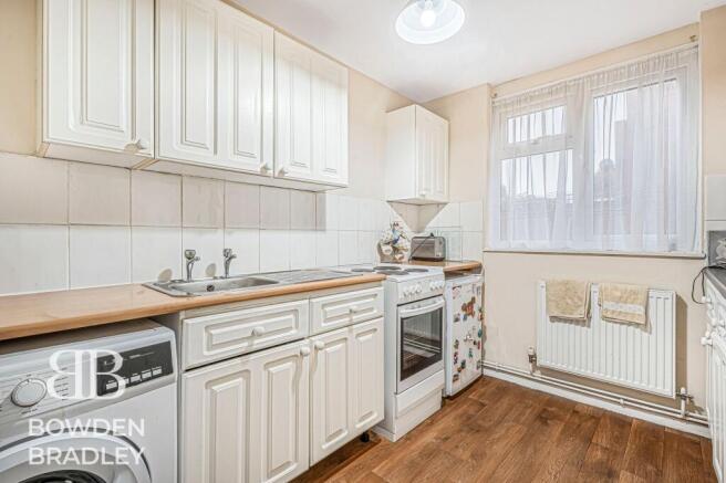 Kielder Close, Hainault, IG6 photo 4