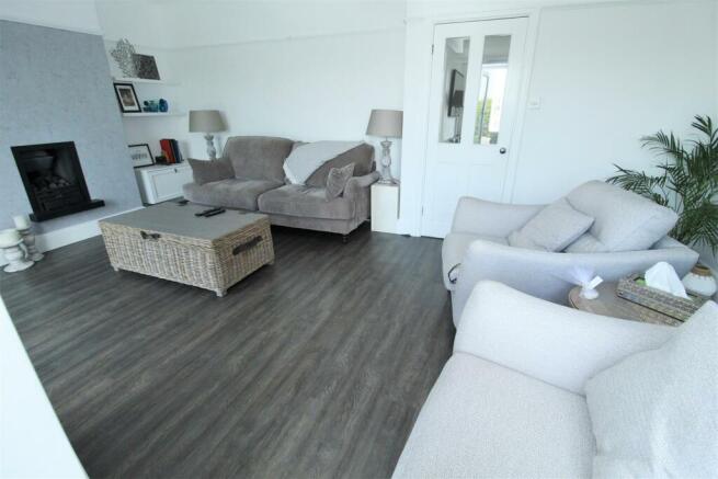 LivingRoom4.JPG